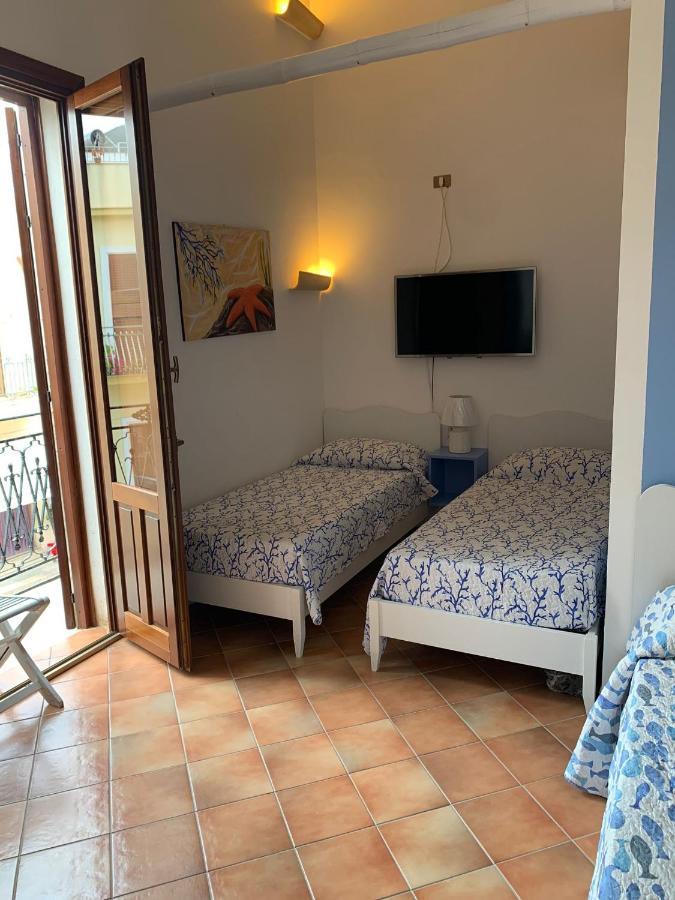 Apartment With Terraces And Private Jacuzzi - San Vito 400M From Beach ซานวิโต โลคาโป ภายนอก รูปภาพ