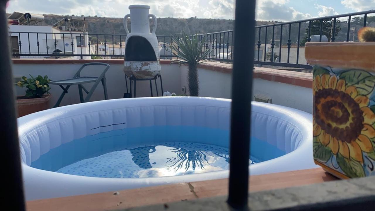 Apartment With Terraces And Private Jacuzzi - San Vito 400M From Beach ซานวิโต โลคาโป ภายนอก รูปภาพ